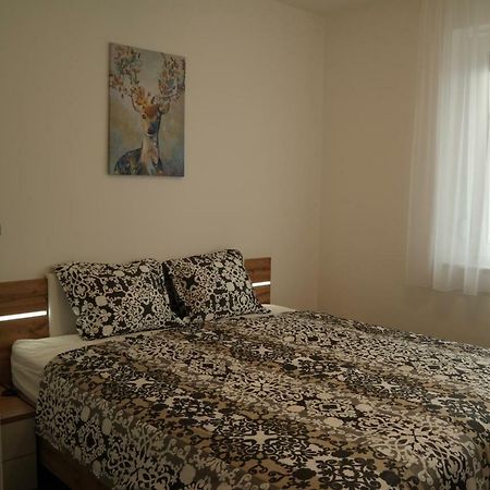 Holiday Apartman With Free Parking 杰尔 外观 照片