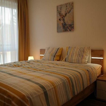 Holiday Apartman With Free Parking 杰尔 外观 照片