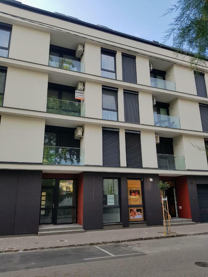 Holiday Apartman With Free Parking 杰尔 外观 照片