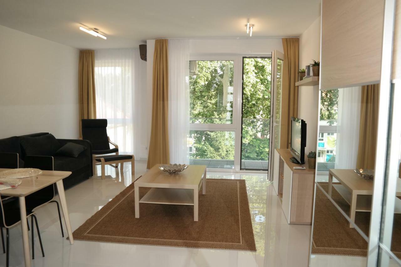 Holiday Apartman With Free Parking 杰尔 外观 照片