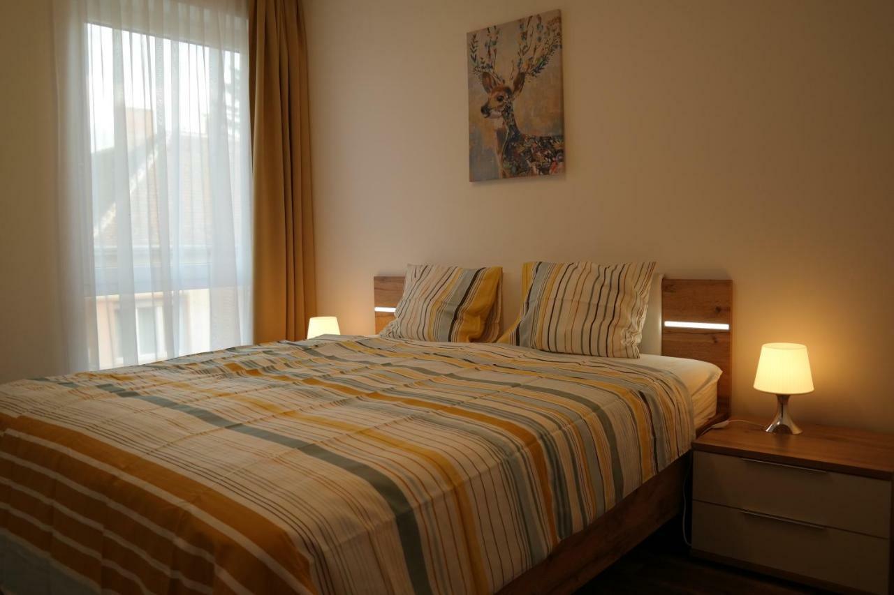Holiday Apartman With Free Parking 杰尔 外观 照片