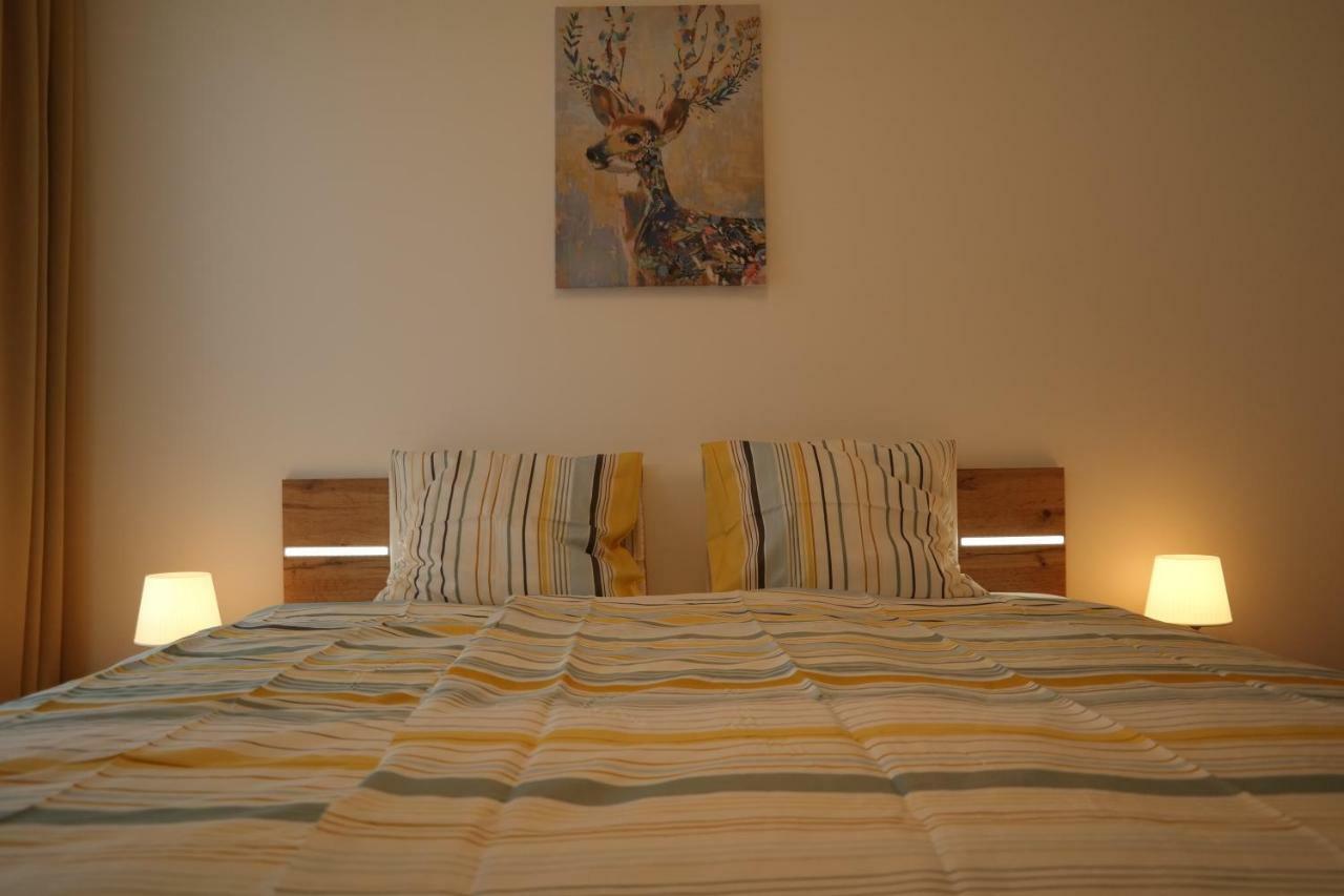 Holiday Apartman With Free Parking 杰尔 外观 照片