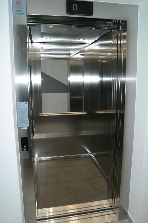 Holiday Apartman With Free Parking 杰尔 外观 照片